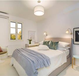3 Bedroom Villa with Pool, Terrace and Sea Views near Vinisce, Sleeps 7